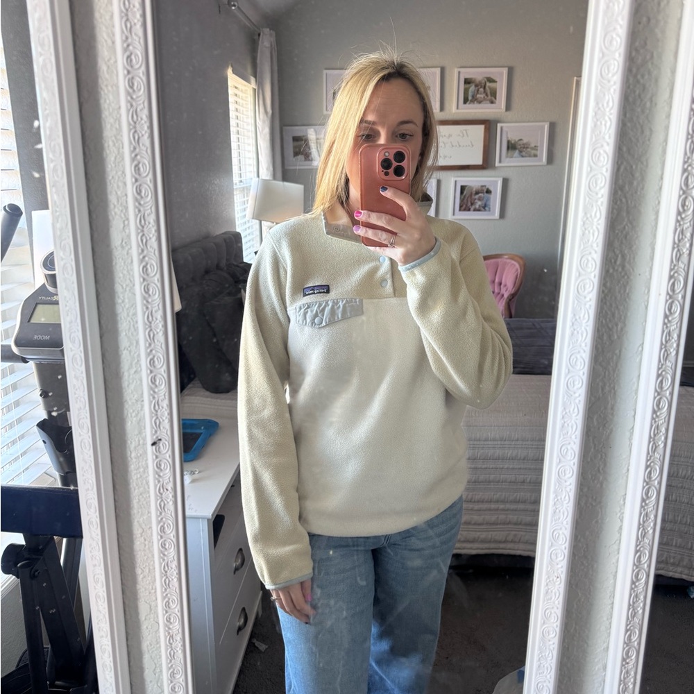 Patagonia Women's Off-White Fleece Sweatshirt